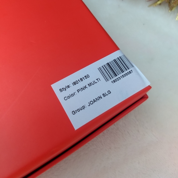 🌸 SOLD🌺Guess Pink Floral Joann Wallet + Charm - Picture 13 of 13